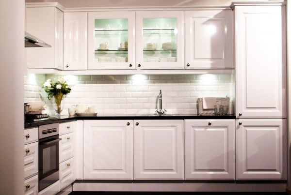 Under Cabinet Lighting Installation