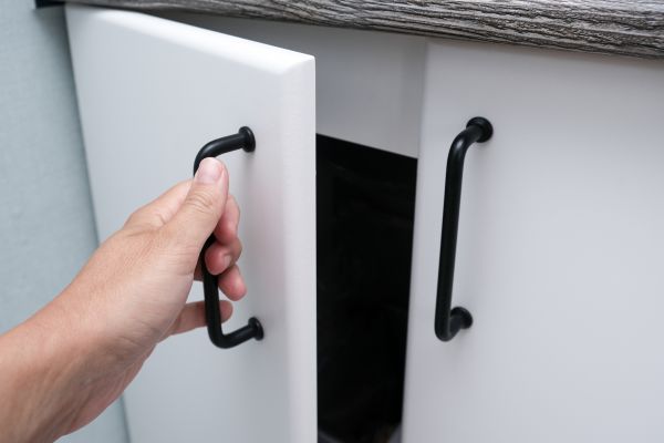 Cabinet Door Repair - Cabinet Door Repair Gulfport, Mississippi